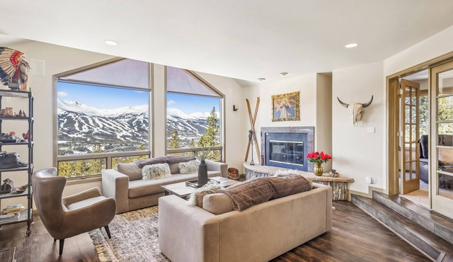 Charter Ridge 10 Spacious 4BR townhome in Breckenridge with stunning views and hot tub!