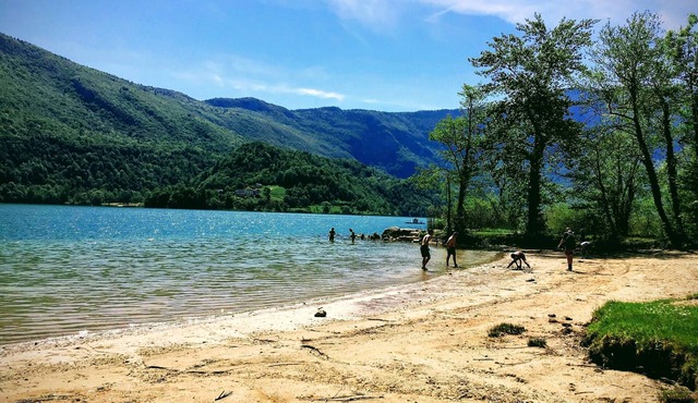 Chartreuse Chalet Private Apartment with 360’ mountain views