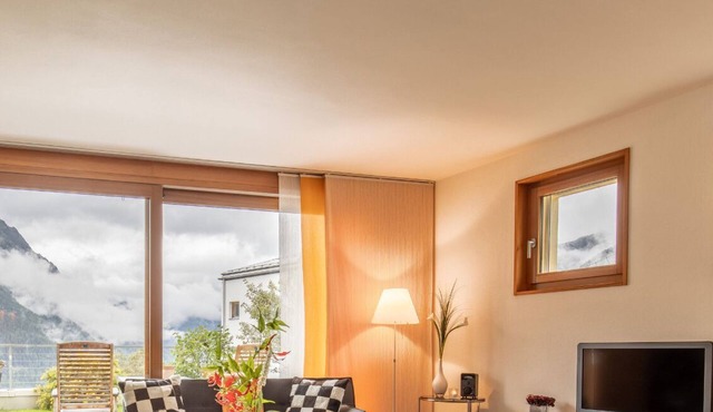 Chasa Arpiglia: Modern 2.5-room apartment and sun terrace Guarda