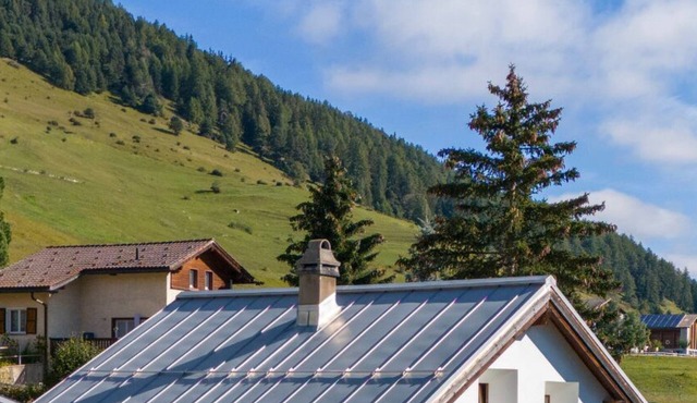Chasa Arquint: Abitaziun Emil - Ideally located, cozy 2.5-room apartment with a view of Sent