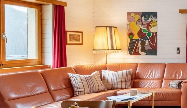 Chasa Moffa: Spacious 5.5-room flat in Vnà with panoramic views and private sauna
