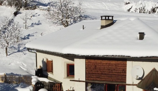 Chasa Patgific: Cozy 3-Room Holiday Apartment with Wood Stove and Stunning Garden in Ramosch