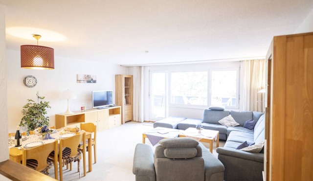 Chasa Plavna - Willeke: Beautiful and cosy 3.5-room apartment with large balcony in Vulpera