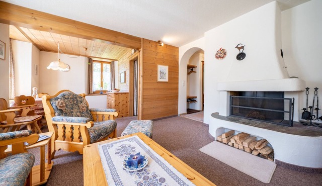 Chasa Plazza Gronda: Cozy 3.5-room apartment with elevator, chemineé and underground garage