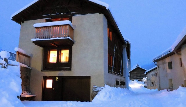 Chasa Tablà, (Guarda). by Interhome