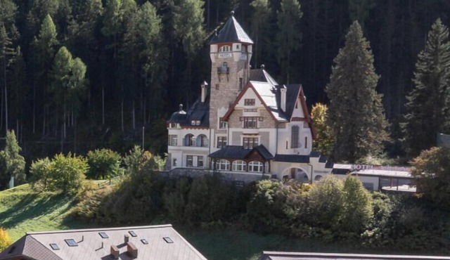 Chasa Valbernard 4105: Spacious 3.5-room apartment with comfort and mountain views
