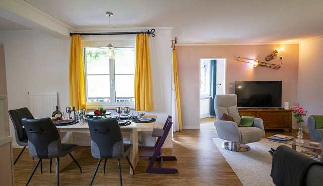 Chasa Valbernard 4302: High-quality renovated 4½-room apartment right next to the golf course