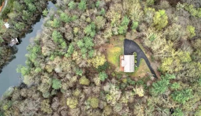 Chase Cove-Lakeside Retreat with Private Dock