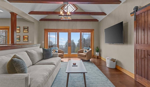 Chase Mountain Lodge: Mountain View & Hot Tub