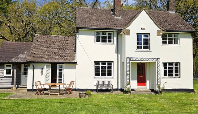 CHASEWOODS FARM COTTAGE, pet friendly in Ogbourne St George