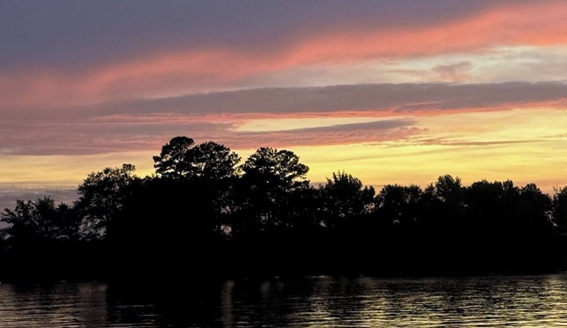 Chasing Dreams Cottage located on Beautiful Weiss Lake