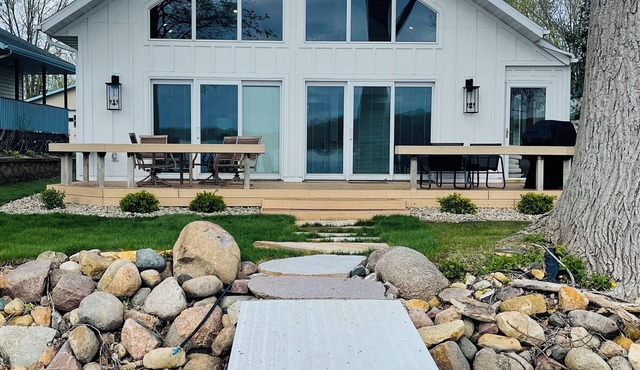 “Chasing Lakeside Sunsets” Lake Francis - fishing, kayaks,paddle boat,lilly pad