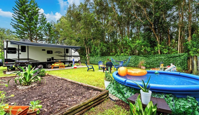 Chat + Chill RV Cozy and Serene retreat - enjoy Nature and the Beach Jupiter FL