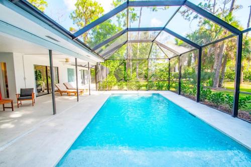 Château 11 min to 5th ave&heated pool Pet Friendly