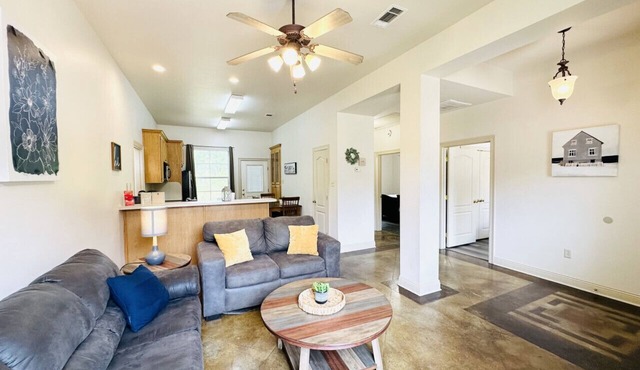 Chateau 11, spacious townhouse in Tickfaw, LA