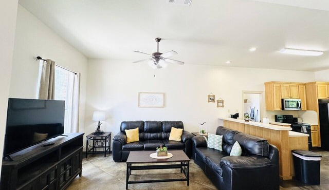 Chateau 13, spacious townhouse in Tickfaw, LA