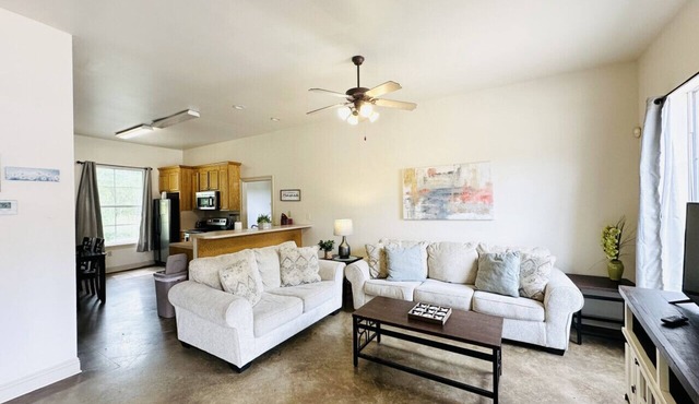 Chateau 2, spacious townhouse in Tickfaw, LA