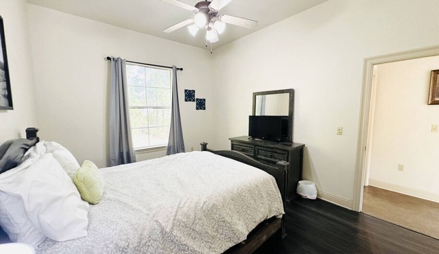 Chateau 4, spacious townhouse in Tickfaw, LA