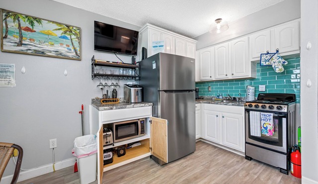 Chateau 4E- Beachfront Condo with Pool Closed Special Discounts!