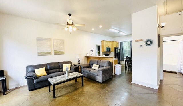 Chateau 5, spacious townhouse in Tickfaw, LA