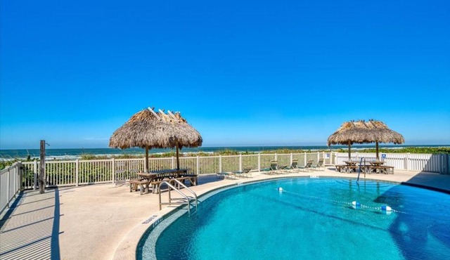 Chateau 6W Alluring Beachfront Condo