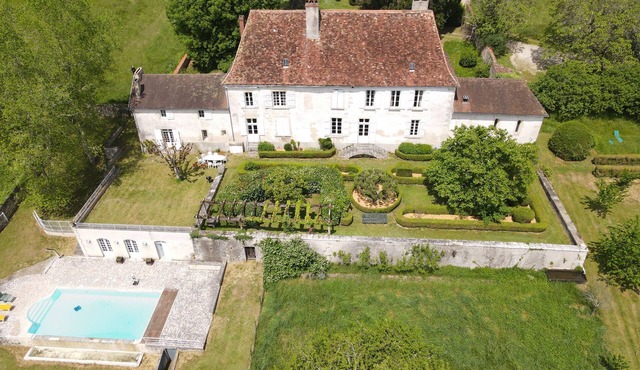Château Barbadeau – Exceptional Stay with Private Pool in the Heart of Périgord