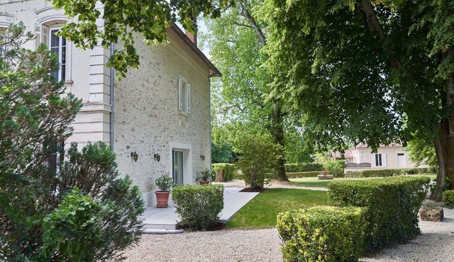 CHATEAU BEL AIR-DOMAINE VITICOLE-TERRASSE PANORAMIQUE AVEC VU SUR LES VIGNES