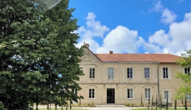 Château Bernon - Swimming pool & SPA - between the Atlantic Ocean and the Wine Route