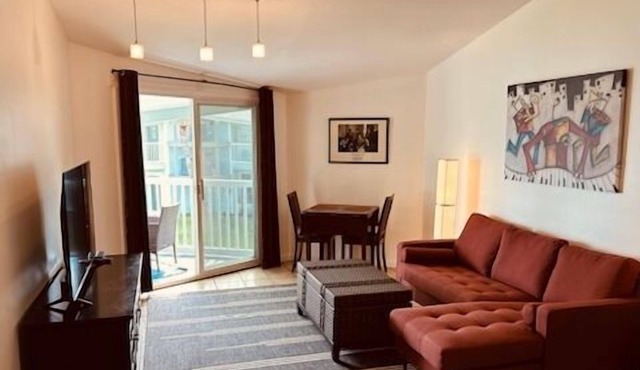 Chateau by the Bay, Close to Restaurants and Bars, Walk to the Gulf or Bay- W209