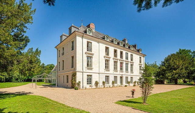 Chateau Coeur - Eight Bedroom Castle, Sleeps 14
