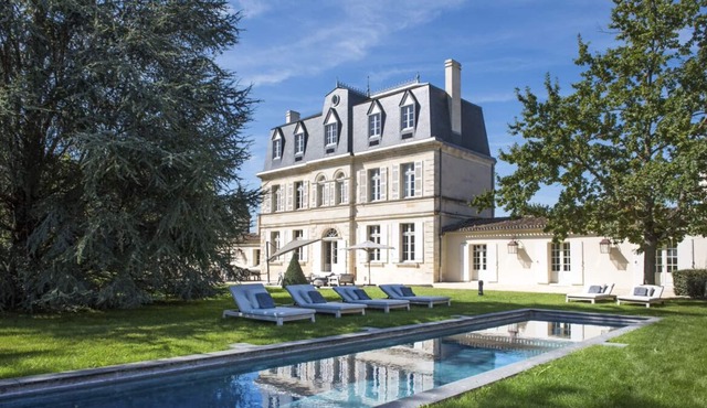 Chateau Calinotte - Four Bedroom Villa, Sleeps 8