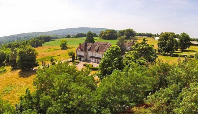 Chateau Chanteuse - Four Bedroom Castle, Sleeps 8