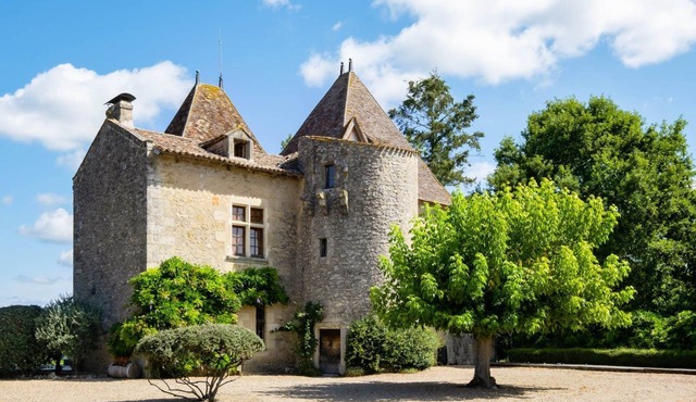 Chateau Chaumeton - Six Bedroom Castle, Sleeps 14