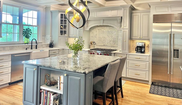 Chateau d’Amour- Huge home Sleeps 16 on 2 acres,