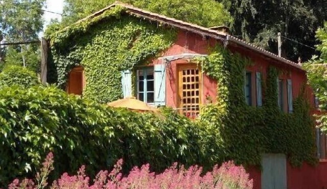Château de Charfetain farm in the heart of the Monts du Lyonnais