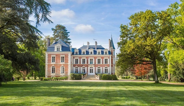 Chateau De Flora - Six Bedroom Castle, Sleeps 13