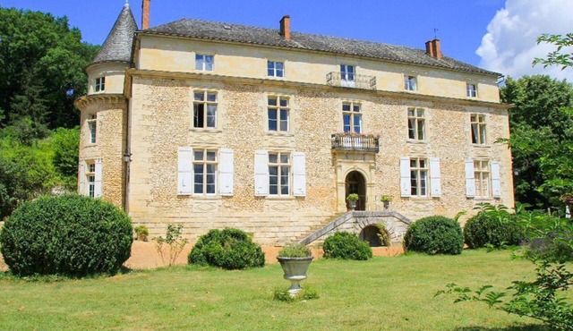 Chateau Des Bois - Six Bedroom Castle, Sleeps 12