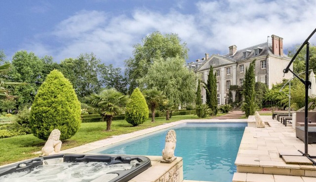 Chateau De La Porte - Nine Bedroom Castle, Sleeps 17