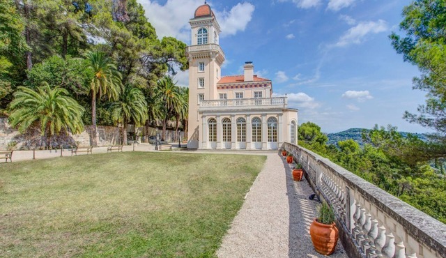 Chateau De La Victoire