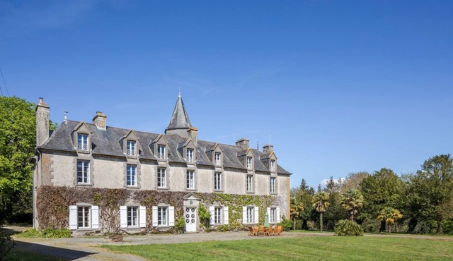 Chateau De Lothea - Five Bedroom Castle, Sleeps 10
