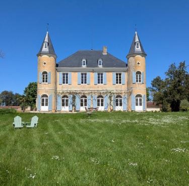 Chateau de Pomiro chambres d'hôtes et gîte