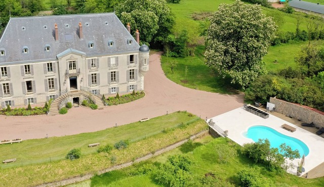 Château de Veullerot, with its ponds in the heart of Burgundy