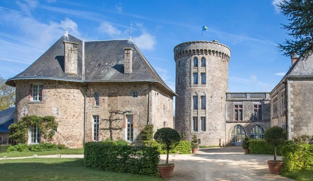 Chateau Des Poetes Pavilion