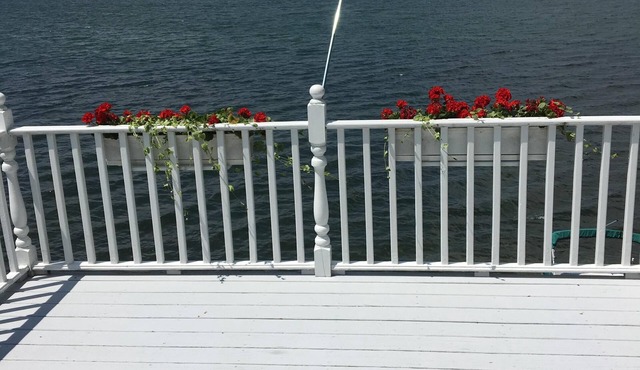 Chateau du Lac Bed and Breakfest Full with Lake View