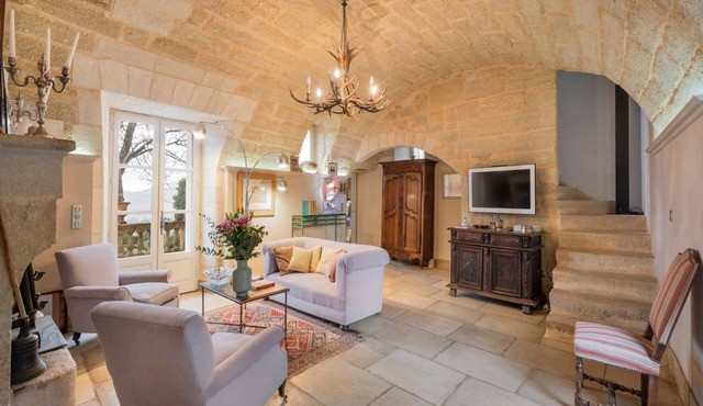 Chateau Empire - Six Bedroom Castle, Sleeps 12