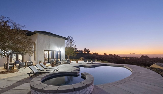 🌟Chateau Evie James - High End Luxury Home w/Pool, Hot Tub, Game Room! WEEKDAY SPECIALS🌟