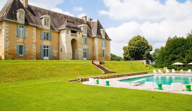 Chateau Fleur - Ten Bedroom Castle, Sleeps 18
