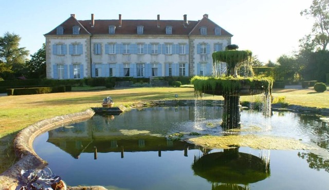 Chateau de Sannat: privatize the west wing, with park, pool and tennis court