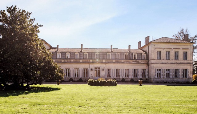 Chateau in the heart of the South West, ideal for families and friends, up to 25 pax