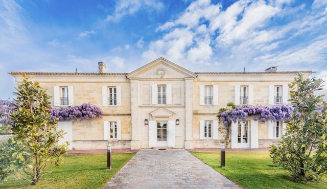 Chateau Grand Cru - Five Bedroom Castle, Sleeps 10